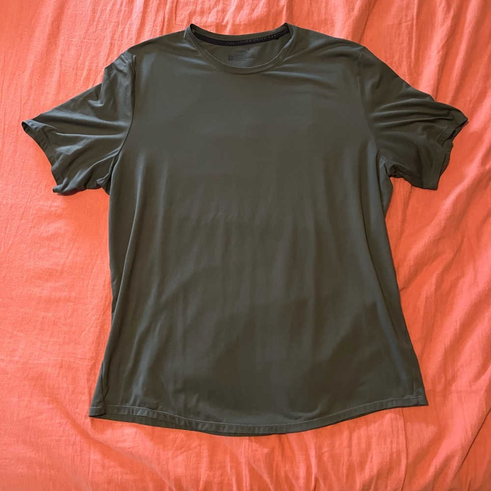 UNRL Short Sleeve T-Shirt. XL